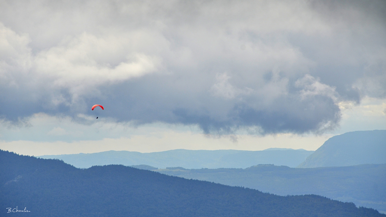blog-bc-2018-27-Parapente dans ciel tourmenté