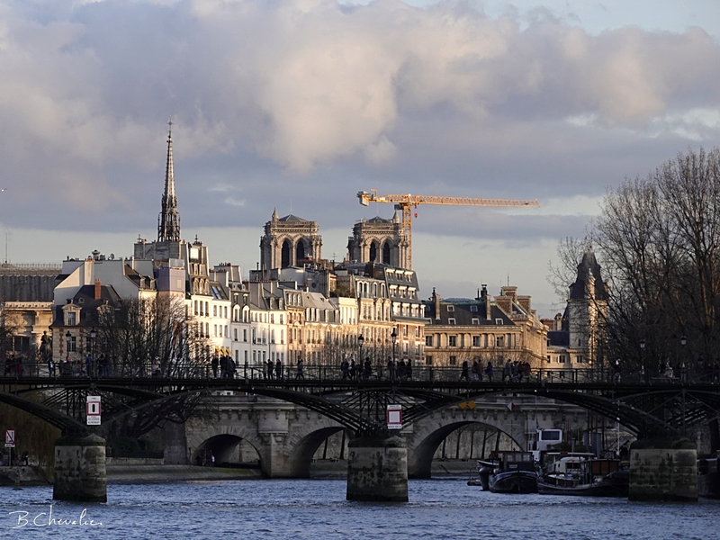 blog-bc-2020-07-le pont des arts et ND de Paris